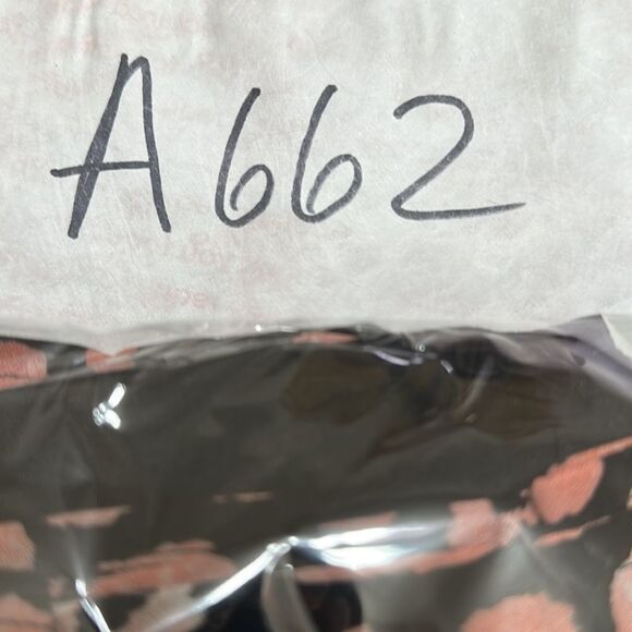 KARL LAGERFELD PARIS PINK BLACK ANIMAL PRINT‎ LONG SLEEVE BUTTON UP SHIRT LARGE - Picture 12 of 12